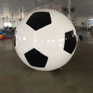 巨大なインフレータブルサッカーボール、ハンギングサッカーインフレータブル装飾、インフレータブルバルーンフライングバルーン
