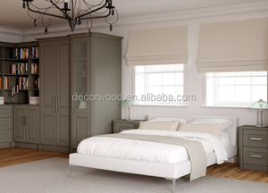 Armario Empotrado de Lujo con Acabado Brillante Estilo Europeo - Product Image 5