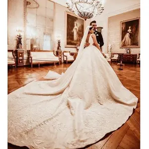 Luxueux Princesse Boule Satin Royal Robes De Mariée