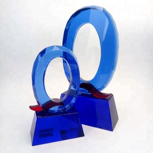Azul al por mayor trofeos de <span class=keywords><strong>cristal</strong></span> decorativo de <span class=keywords><strong>cristal</strong></span> trofeo K9 vidrio campeón Premio taza para actividades compañía - Product Image 6