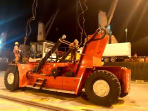 Reachstacker DRU450 45 Ton Reach Stacker DRU450-570 Pengangkut Kontainer Harga - Product Image 4