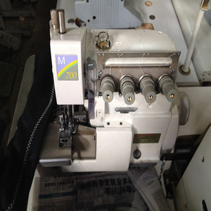 Tay Thứ Hai Pegasus M-700 Bốn Chủ Đề Sử Dụng Overlock Máy May - Product Image 1