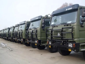 Sinotruk Howo सभी पहिया ड्राइव <span class=keywords><strong>8x8</strong></span> के बाहर सड़कों मालवाहक ट्रकों 351 - 450hp12.00R20 31ton करने के लिए 40T डीजल