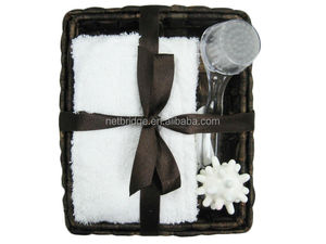 Coffret cadeau de bain en bambou et rotin / produits de bain / accessoires de bain - Product Image 1