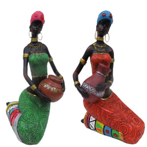 Speciale OEM africano colorato donna nera figurine/statua