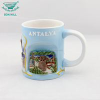Tasse à café souvenir en céramique de différentes formes rondes peinte à la main multicolore