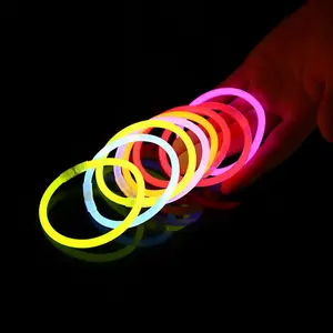 Articles de fête 8 pouces lueur dans l'obscurité bâtons lumineux décorations de fête néon fête lueur colliers et bracelet bâton lumineux