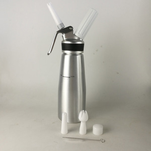 Whipper per crema professionale da 500ml, grande sifone con 3 vari ugelli, spazzola per la pulizia, supporto in ottone - Product Image 5