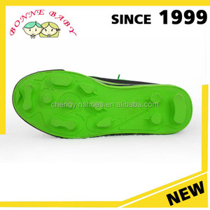 alibaba caliente <span class=keywords><strong>de</strong></span> la venta <span class=keywords><strong>de</strong></span> encaje verde y suela <span class=keywords><strong>de</strong></span> goma botas <span class=keywords><strong>de</strong></span> fútbol pico, niños corriendo calzado deportivo - Product Image 5