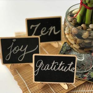 Bàn Đám Cưới Nhỏ Gỗ Bảng Đen với Giá Vẽ Đứng - Product Image 3