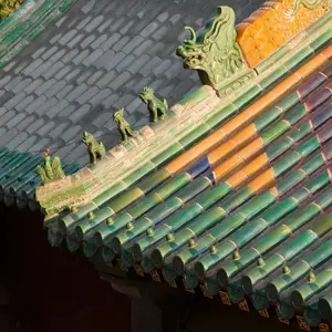 中国建筑装饰屋顶动物瓷砖