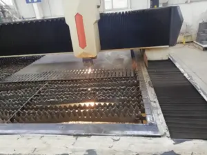 GJ1530 1000w macchina di taglio laser in fibra di carbonio di Alluminio