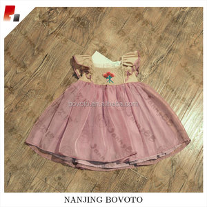 Abiti Boutique all'Ingrosso, Vestito da Bambina con Ricamo Fatto a Mano e Smock, Stile 'Well Dressed Wolf' - Product Image 5