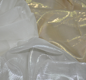 <span class=keywords><strong>Chiffon</strong></span> di <span class=keywords><strong>Seta</strong></span> Dorata Organica con Lurex, Tessuto Versatile per Pigiami da Ragazza, Tende, Abiti, Matrimoni, Costumi e Capi d'Abbigliamento - Product Image 2