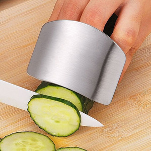 Outil de <span class=keywords><strong>cuisine</strong></span> intelligent de nouvelle conception - Protection de doigt en acier inoxydable pour couper les fruits et les légumes - Product Image 4