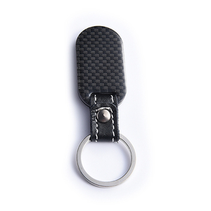 Bán buôn số lượng lớn thương hiệu xe màu đen kim loại sợi carbon da Keychain với biểu tượng tùy chỉnh - Product Image 5