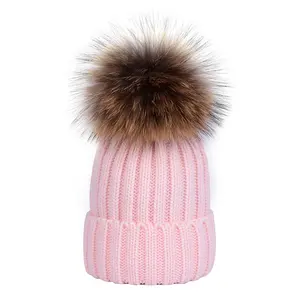 冬のアンゴラピンクアライグマ毛皮ポンポンビーニー帽子を編む卸売安い女性
