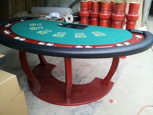 Tavolo da Blackjack e Craps Semicircolare con Vassoio per Fiches e Gamba in Legno Semicircolare - Product Image 2