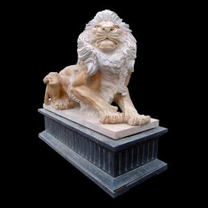 Vida antiguo escultura de caminando rugiente amarillo León de mármol - Product Image 3