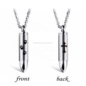 Paw Print Bullet Pet Urna de cremación Colgante de ceniza para hombres Joyería de acero inoxidable en tono de plata negro 20 " - Product Image 1