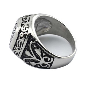Produit le plus vendu en acier inoxydable bijoux en acier chirurgical 316l en zinc anneaux de mariage noirs personnalisés pour homme