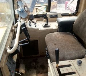 Bulldozer sobre orugas Cat D5c usado de excelente rendimiento a la venta - Product Image 4