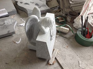 G9402 granito gris tamaño real bebé llorando estatua de Ángel inclinado lápidas tumba lápida - Product Image 2