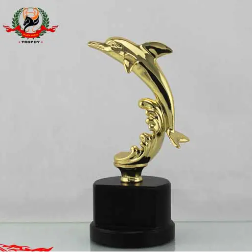 Mooie Metalen Dolfijn Sculptuur Souvenirs Cup Gold Animal Figuur Decoratie Metalen Trofee