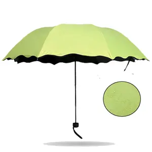 Vendita piega a buon mercato magazzino cambiamento di colore del tessuto bagnato di pioggia ombrello magico