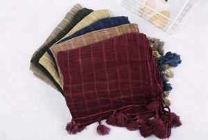 Bufanda a cuadros lavada de mezcla de poliéster y algodón <span class=keywords><strong>con</strong></span> borlas de pompón - Product Image 3