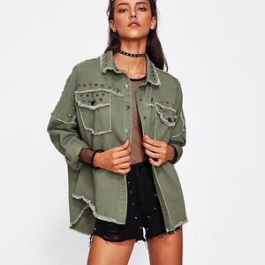 <span class=keywords><strong>Camicia</strong></span> <span class=keywords><strong>di</strong></span> <span class=keywords><strong>Jeans</strong></span> <span class=keywords><strong>Oversize</strong></span> Verde con Design a Borchie e Orlo Sfrangiato per Donna - Product Image 4