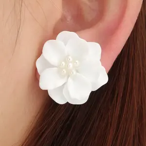 มาใหม่ผู้หญิงสวยมุกอะคริลิเรซิ่น3D ดอกไม้ Camellia ต่างหูสตั๊ด