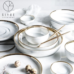 Piring Keramik Makan, Nordic Dapur Putih Keramik Piring Makan dan Sendok Peralatan Makan Set Pengisi Daya Piring Porselen dengan Pinggiran Emas 1912 - Product Image 1