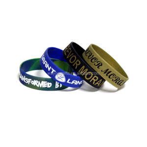 Custom CMYK Impreso Logo Fútbol Pulsera de silicona Pulsera para el uso del evento - Product Image 1