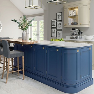 <span class=keywords><strong>Cuisine</strong></span> modulaire en bois massif bleu avec plan <span class=keywords><strong>de</strong></span> travail <span class=keywords><strong>blanc</strong></span> et îlot, design moderne - Product Image 3