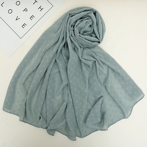Le plus Apprécié Coeur Conception Longue Couleur Unie Foulard En Mousseline de Soie Foulard Femmes Hijab - Product Image 1