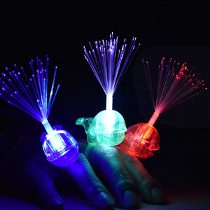 Puestos que venden forma de <span class=keywords><strong>ballena</strong></span> caliente novedad colorido Flash fibra óptica Led dedo luz pequeños juguetes - Product Image 3