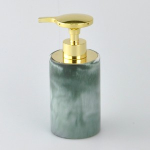 Distributeur de lotion en forme de cylindre vert poly gracieux - Product Image 1