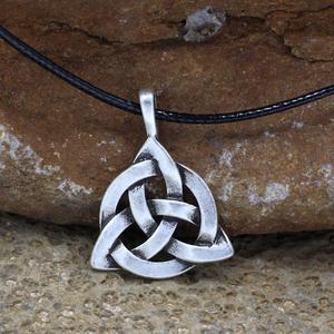 <span class=keywords><strong>Collana</strong></span> con Ciondolo Nodo Celtico Classico Fatto a Mano con Catena a Maglie in Lega di Zinco <span class=keywords><strong>Argento</strong></span> Anticato Unisex per Matrimoni Fidanzamenti Feste - Product Image 4