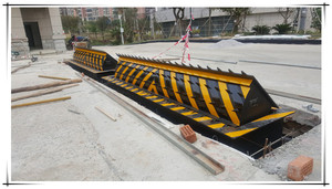 Alto rendimiento por mayor accidente de carretera barrera K12 grado alto tonelaje seguridad vial hidráulico carretera <span class=keywords><strong>bloqueador</strong></span> - Product Image 5