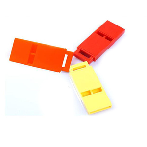 Fischietto di plastica piatta a basso costo fischio di sopravvivenza colorato con logo OEM personalizzato - Product Image 1