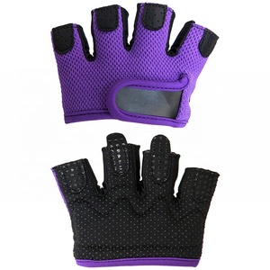 Protège-mains de gymnastique d'haltérophilie avec demi-doigt de style personnalisé d'usine OEM - Product Image 4