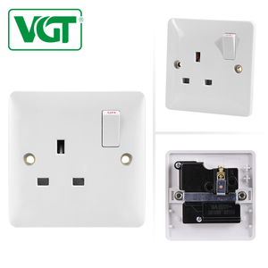 Enchufe de pared británico de baquelita con interruptor Kuwait 13A 220-250V - Product Image 2
