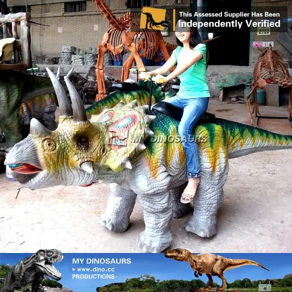 V ขี่ไดโนเสาร์จำลองสูงหรือจอดสัตว์ Triceratops นั่งรถ