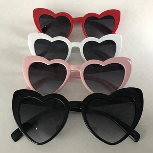 Nuovi occhiali da sole Love moda moda donna 2024 a forma di cuore - Product Image 3