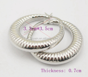 Nuovo stile estivo femminile popolare europa vendita calda moda nuove donne/<span class=keywords><strong>orecchini</strong></span> da ragazza gioielli a cerchio un paio di <span class=keywords><strong>orecchini</strong></span> - Product Image 3