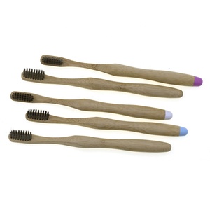 <span class=keywords><strong>Cepillo</strong></span> <span class=keywords><strong>de</strong></span> <span class=keywords><strong>dientes</strong></span> <span class=keywords><strong>con</strong></span> cerdas <span class=keywords><strong>de</strong></span> <span class=keywords><strong>aguja</strong></span> PBT <span class=keywords><strong>con</strong></span> infusión <span class=keywords><strong>de</strong></span> carbón y mango redondo ergonómico - Product Image 3