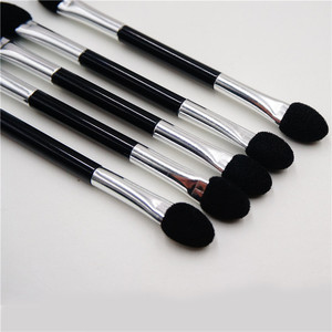 Pinceau de maquillage en gros Pinceau <span class=keywords><strong>applicateur</strong></span> de <span class=keywords><strong>mousse</strong></span> d'ombre <span class=keywords><strong>à</strong></span> paupières noir - Product Image 4