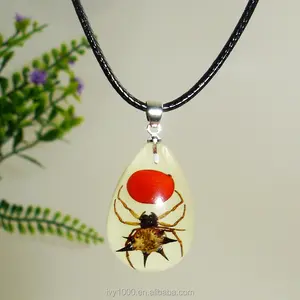 2022 wholesale Real Spider Insect Luminous Amber Bead Necklace Design For Boy's Gift