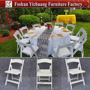 Silla plegable de plástico blanco para uso en bodas, fiestas y eventos en hoteles al aire libre, inspirada en el estilo de Wimbledon, de color blanco, con diseño de 2 a 2 - Product Image 2